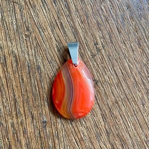 Orange onyx gemstone pendant NWOT